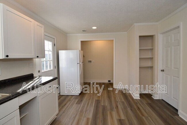 Building Photo - 1924 Roberson Rd