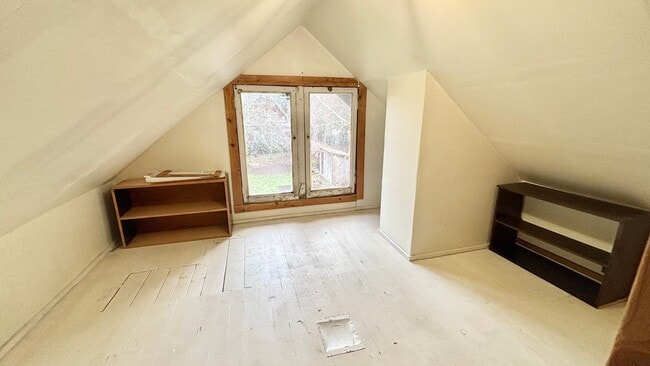 Building Photo - Character-Rich 1912 Home in North Portland – Spacious 2 Bed / 1 Bath