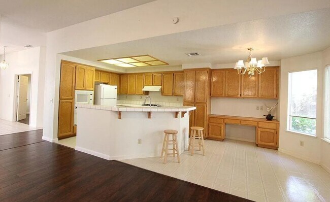 Building Photo - 196 Bayline Cir