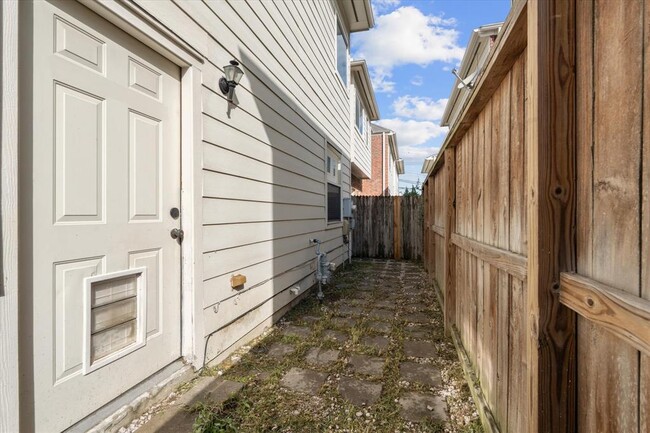 Building Photo - 1758 Aden Mist Dr