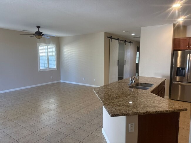 Building Photo - Single Story 3 bed 2 bath with Den