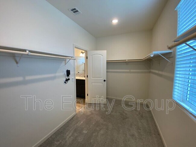 Building Photo - 3212 N Noyes Ct