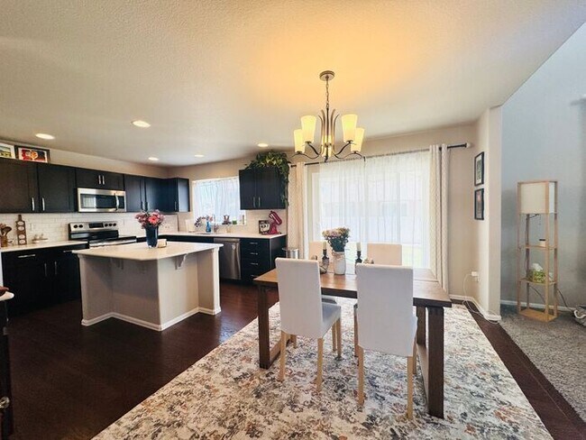 Building Photo - Spacious 3 bed/ 2.5 bath House In Severance