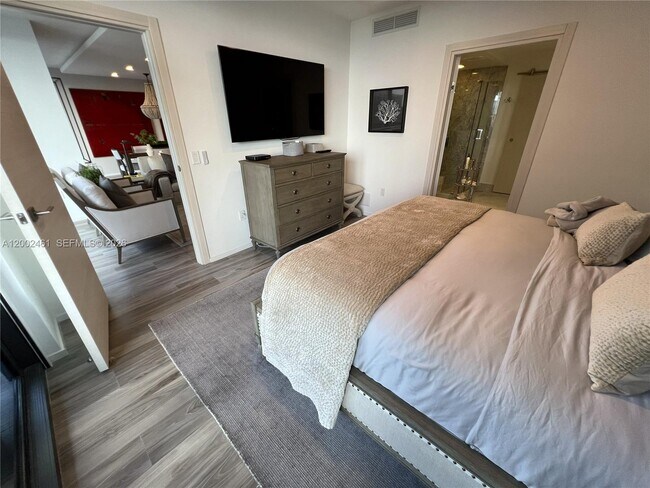 Building Photo - 801 S Miami Ave