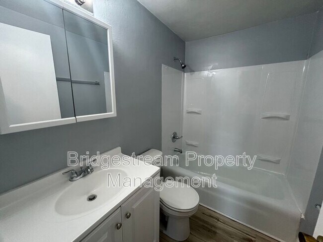 Building Photo - 154 Forest St