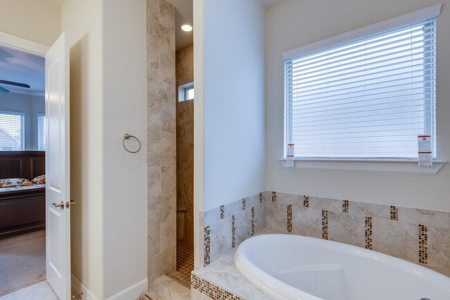 Building Photo - 708 Garner Park Dr