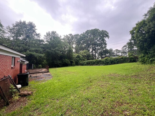 Building Photo - 4 bedroom  2 bathroom single family home