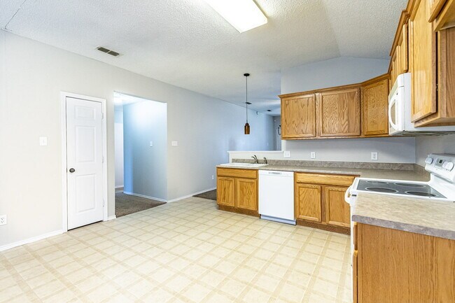 Building Photo - Half off First Full Month's rent ! /Quick Commute To Tech and Med Centers/ South Plains Electric ...