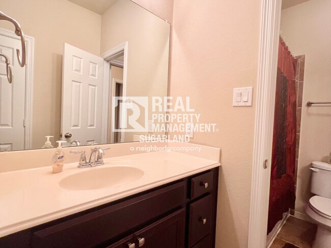 Building Photo - Stunning 5-Bedroom, 4.5-Bath Home for Rent in Richmond, TX