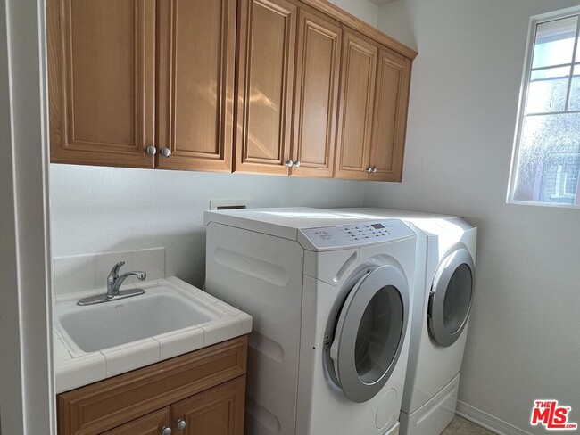 Building Photo - 1353 Caspian Way