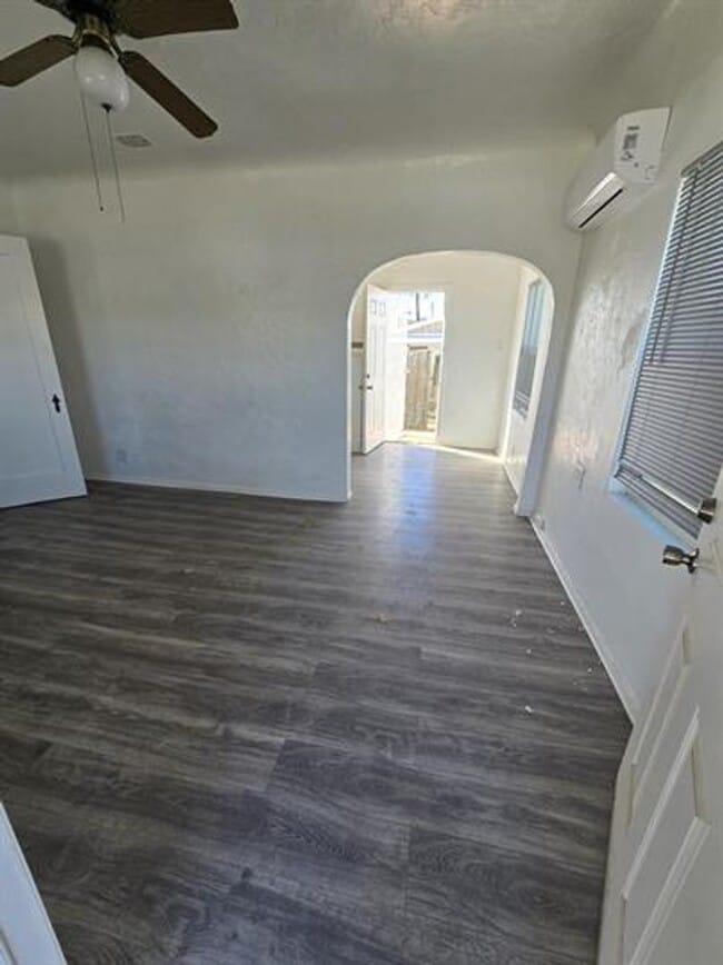 Building Photo - 818 S Arizona Ave