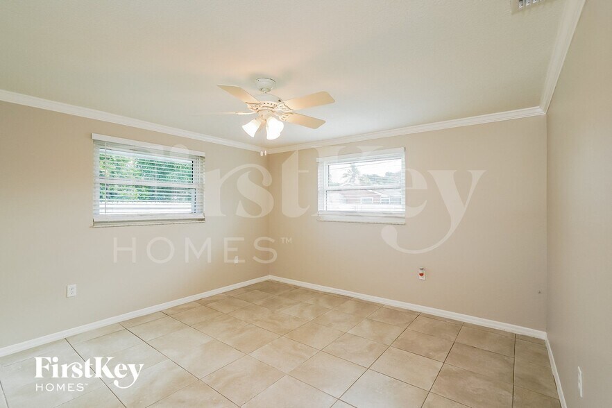 Building Photo - 6719 Overlook Dr