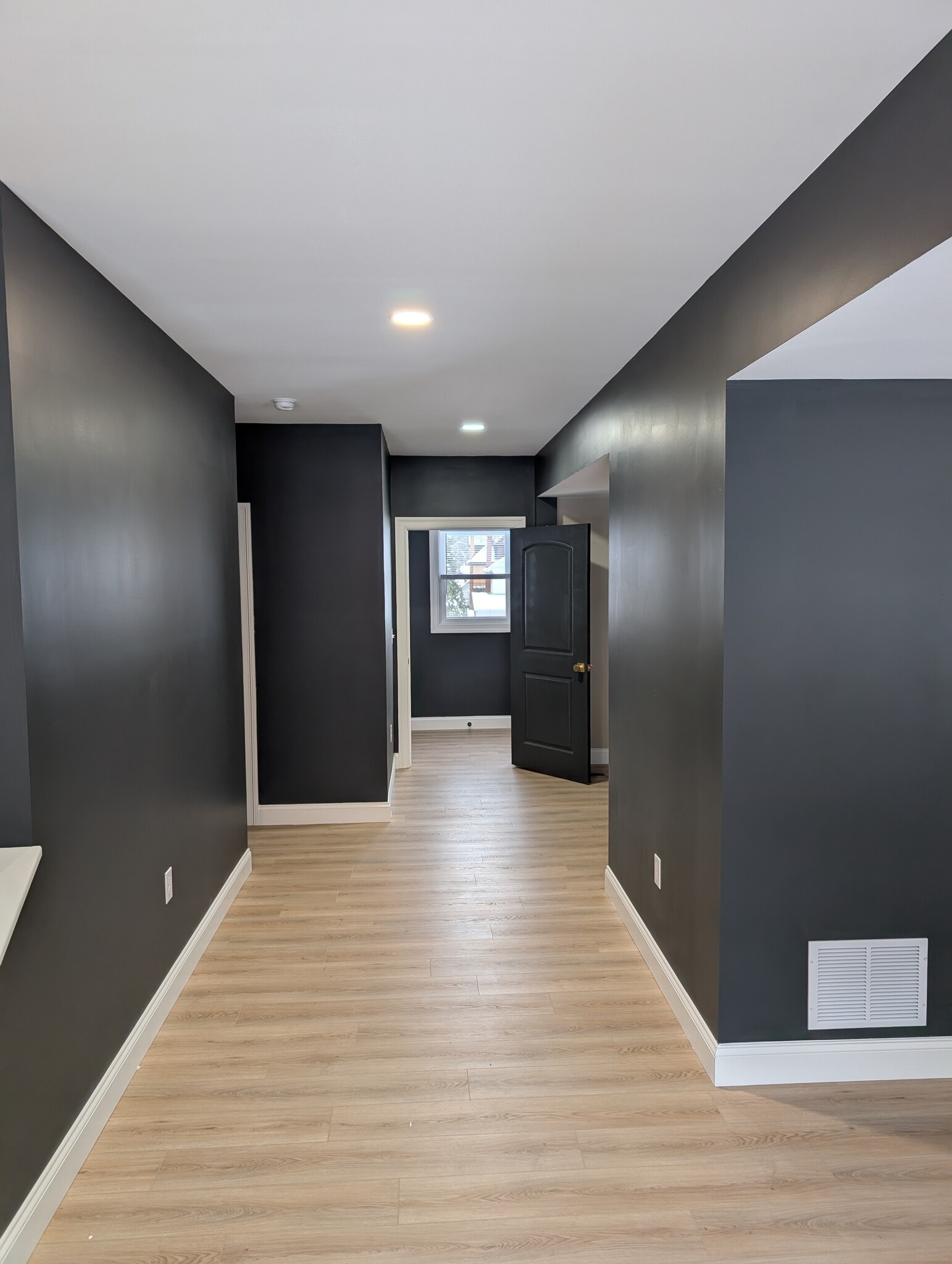 Entryway - 319 Howard St