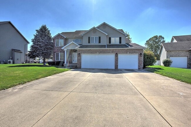 Building Photo - Forsyth Home!  4 Beds 3.5 Baths with Finis...