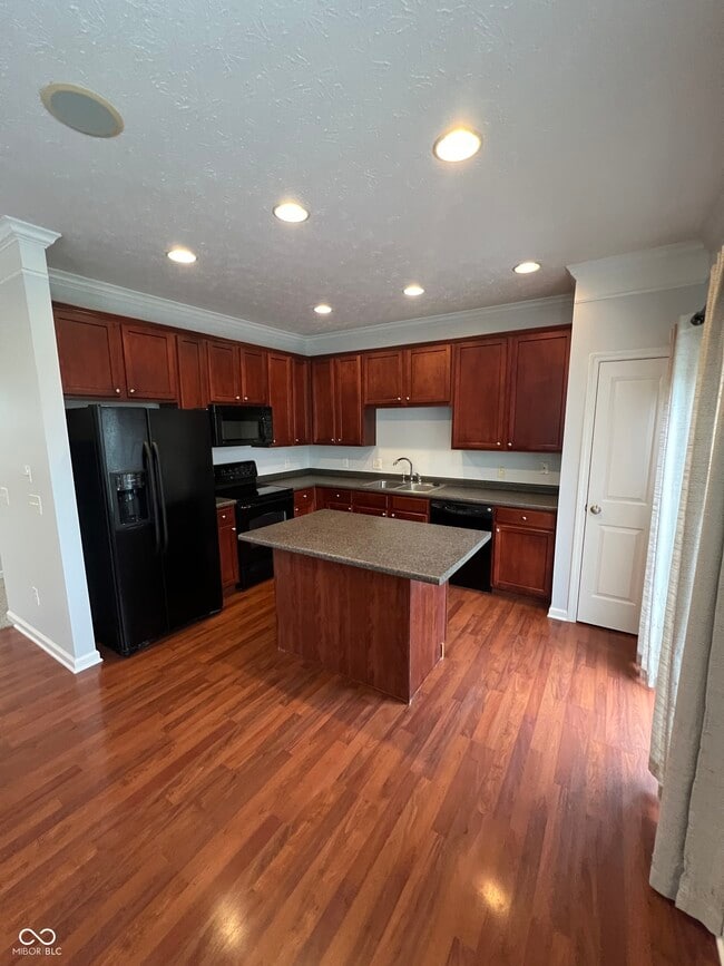 Building Photo - 9451 Glencroft Way