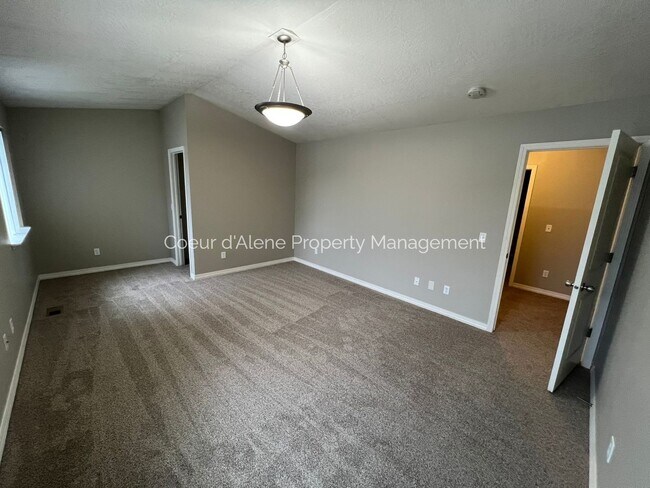 Building Photo - 3 bed house in The Landings