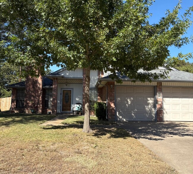 Building Photo - 106 Hollywood Dr
