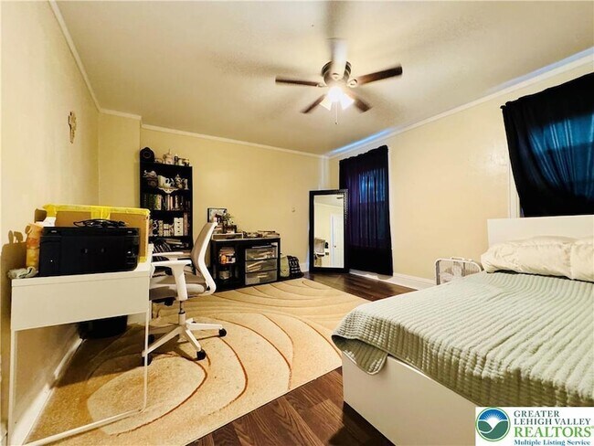 Building Photo - 1523 W Chew St