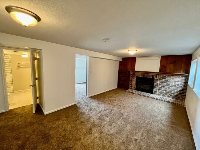 Building Photo - 3 Bedroom Ranch Style Home!