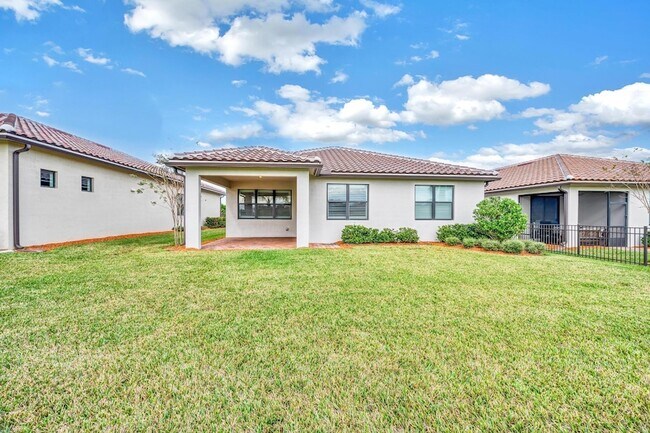 Building Photo - 680 SE Villandry Way