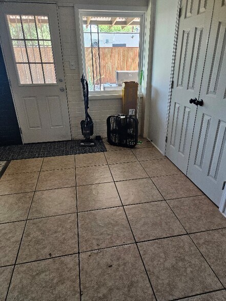 Building Photo - 1548 E 9th St