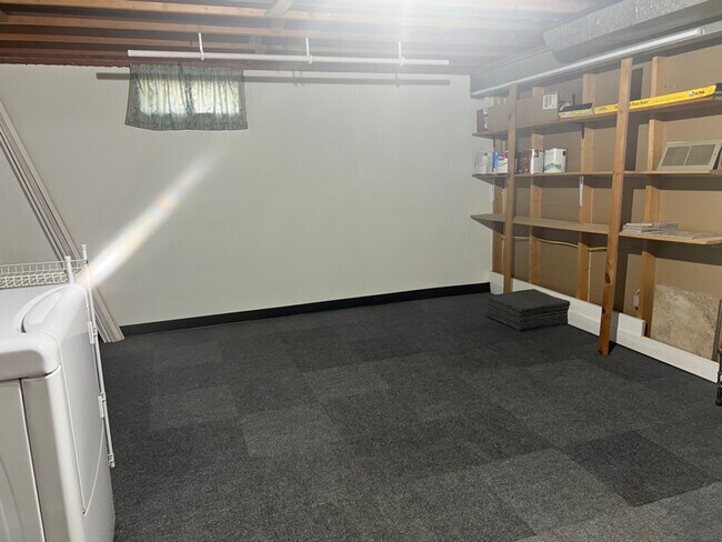 Building Photo - 1410 Golden Valley Dr