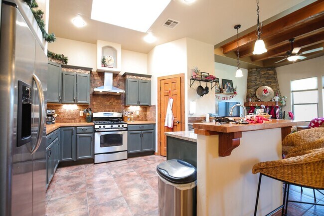 Building Photo - Roomy 4 bedroom Home with Solar Panels