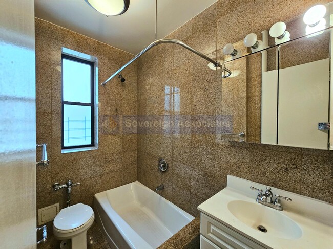 Building Photo - 282 Cabrini Blvd