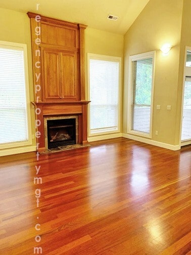 Building Photo - Entertainers dream! Spacious 4 bedroom hom...