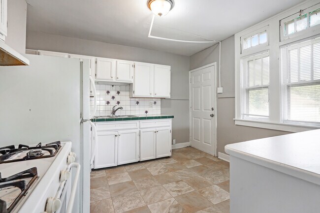 Building Photo - 459 Dickinson St SE