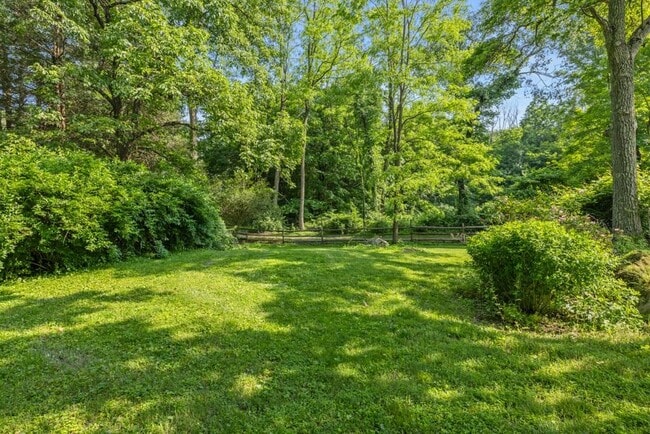 Building Photo - 62 Pound Ridge Rd