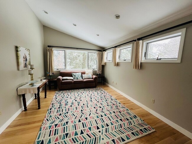 Building Photo - Winter vacation rental in Quechee
