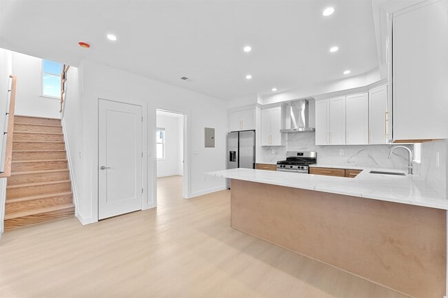 Building Photo - 6717 Madison St