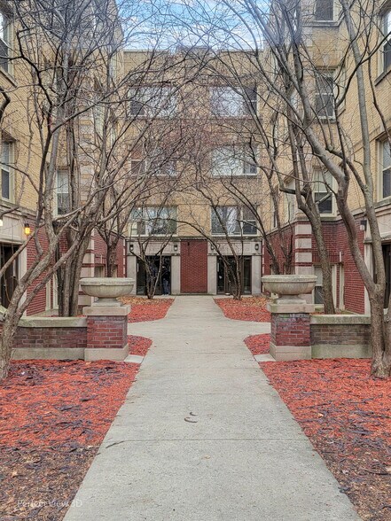 Building Photo - 4853 N Harding Ave