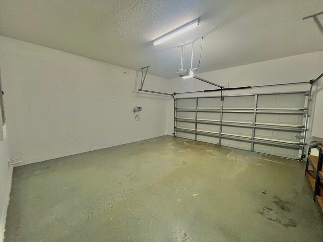 Building Photo - Spacious 4-Bed, 3-Bath Home in Guard-Gated...