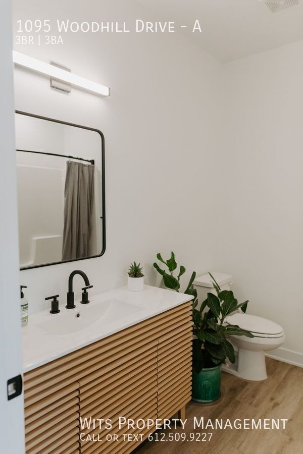 Building Photo - 1095 Woodhill Dr