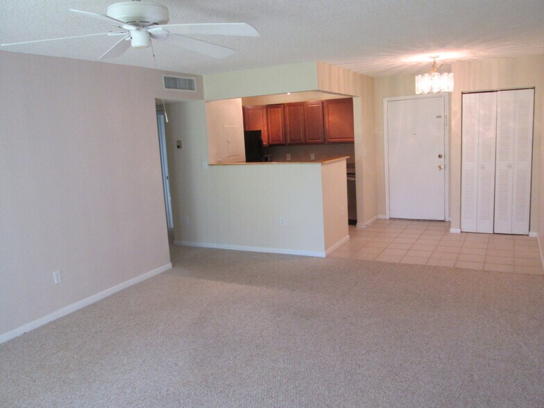 Building Photo - 9105 SW 137th Ter