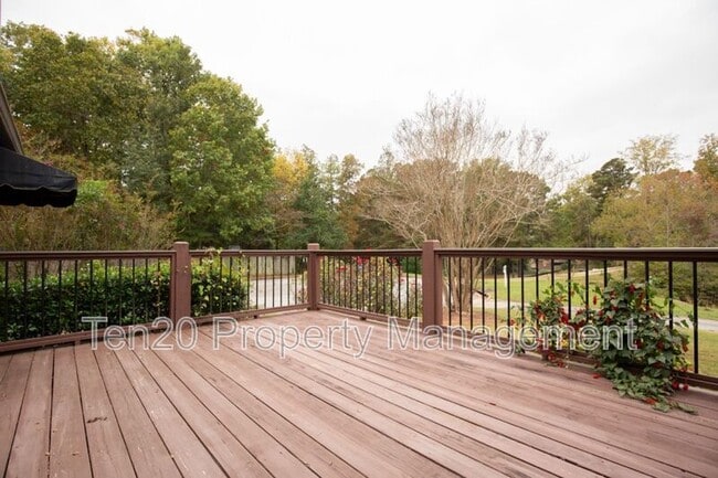 Building Photo - 7032 Robin's Nest Dr