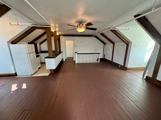 Building Photo - 4451 Highridge St