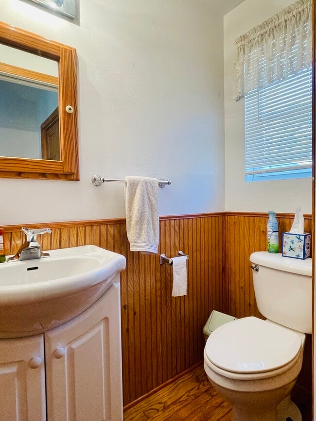 Building Photo - 37020 N Helen Dr