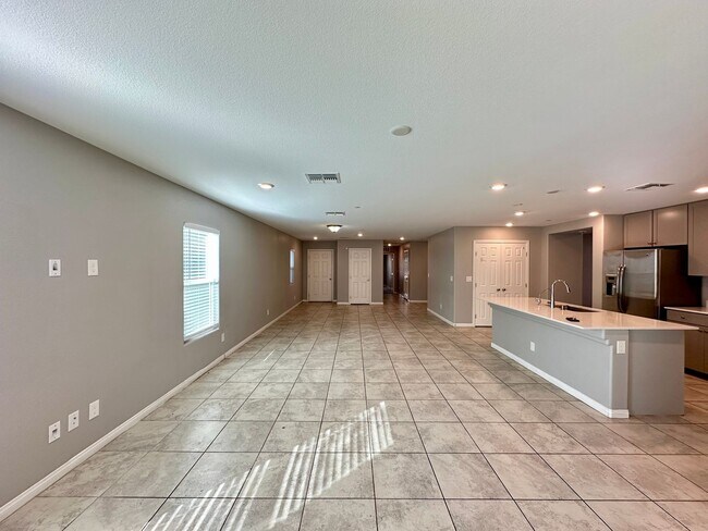 Building Photo - Montecito 60