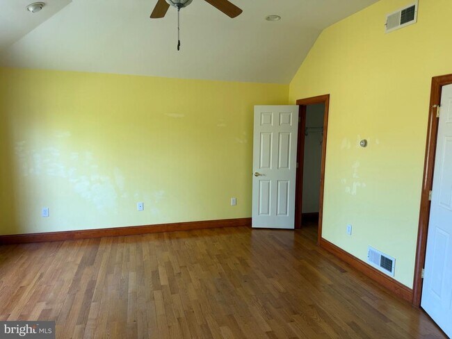 Building Photo - 39 N Friendship Ct