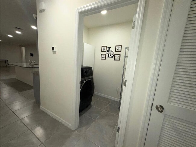 Building Photo - 1329 Derry Ave