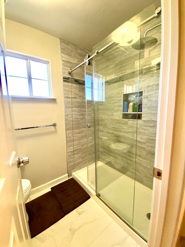 Building Photo - Fully Furnished Single-Family Home in San ...