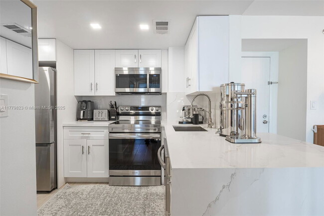 Building Photo - 770 Claughton Island Dr