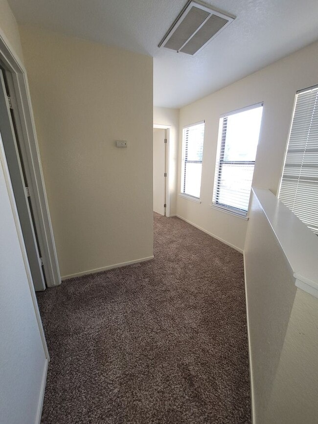 Building Photo - Available Now!! Delightful 2 bedroom, 2.5 bath condo!!