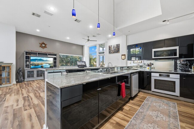 Building Photo - 102 Quitman St