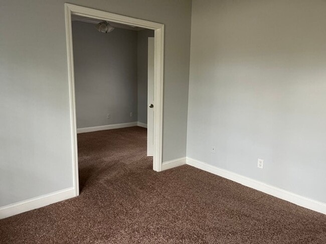 Building Photo - 127 Chesapeake Ct