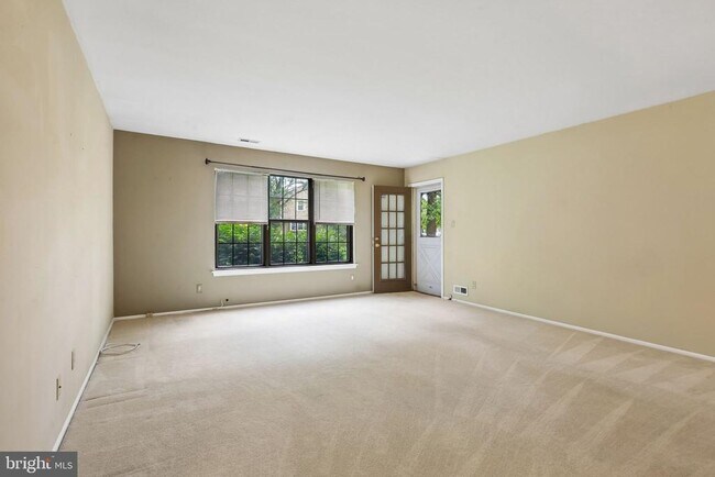 Building Photo - 253 Everly Ct