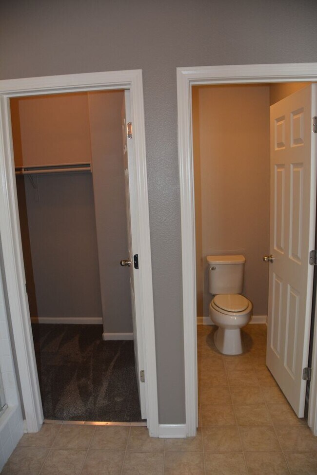 Building Photo - 321 MacArthur Way